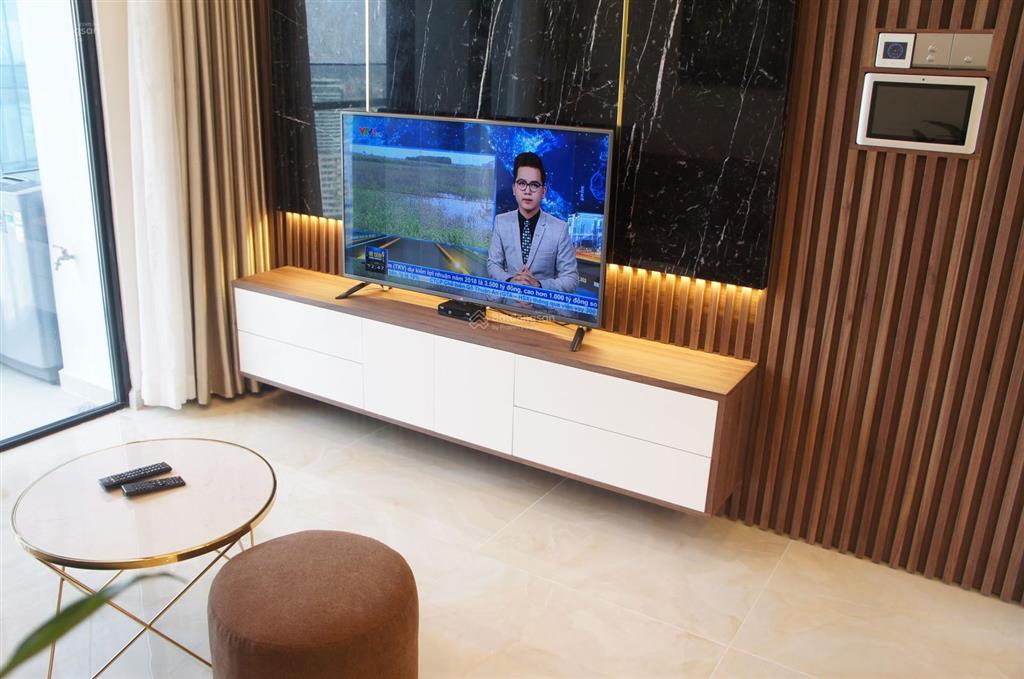 Chính chủ bán vinhomes golden river, 1 pn, full nội thất thiết kế cao cấp. có hđ thuê khách nhật