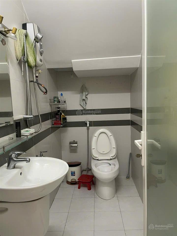 Nhà 2 mặt hẻm ngay quang trung  nguyễn kiệm. dt 4x18m, 1 trệt 2 lầu. giá 10,5 tỷ tl