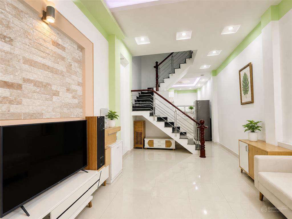 Nhà hxh 8m dương quảng hàm p.6 gò vấp, dt 4x17m, 1 trệt 3 lầu. giá 10,5 tỷ tl