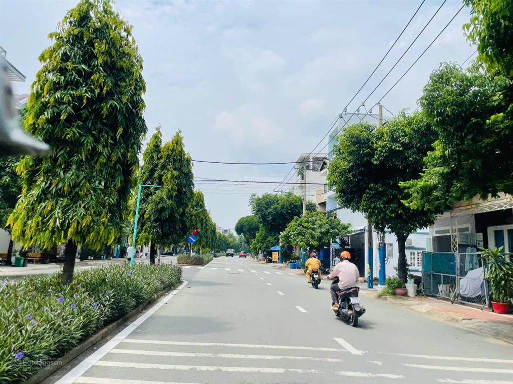Bán gấp nhà mặt tiền kinh doanh đại lộ 3 vip nhất khu phước bình ngay đỗ xuân hợp giá f0 đầu tư tốt