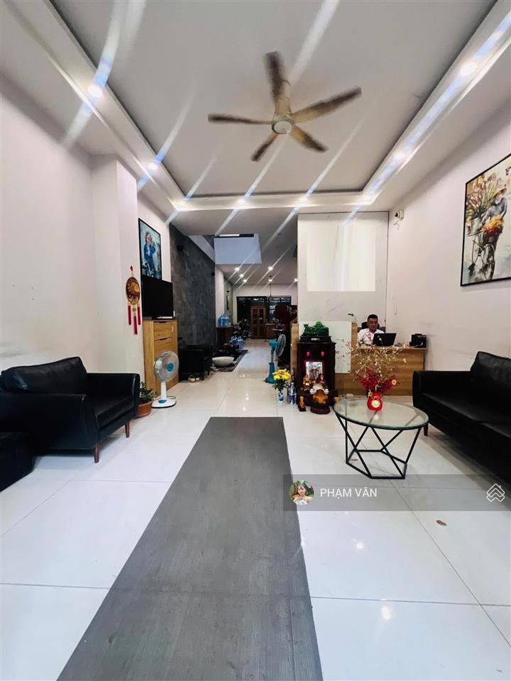 Nhà 1 trệt 3 lầu  mặt tiền tiện kinh doanh/ văn phòng/ spa, show room  đường 20m có vỉa hè