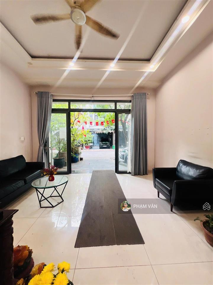 Nhà 1 trệt 3 lầu  mặt tiền tiện kinh doanh/ văn phòng/ spa, show room  đường 20m có vỉa hè