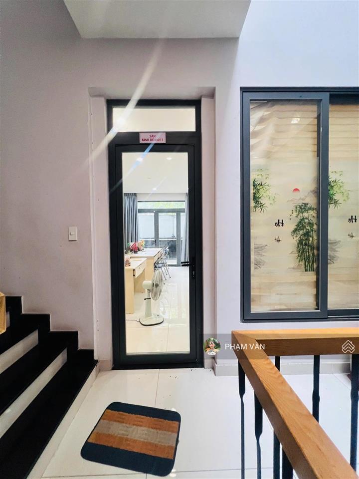 Nhà 1 trệt 3 lầu  mặt tiền tiện kinh doanh/ văn phòng/ spa, show room  đường 20m có vỉa hè