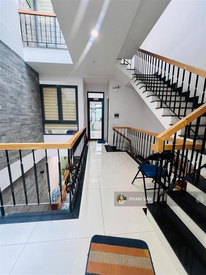 Nhà 1 trệt 3 lầu  mặt tiền tiện kinh doanh/ văn phòng/ spa, show room  đường 20m có vỉa hè