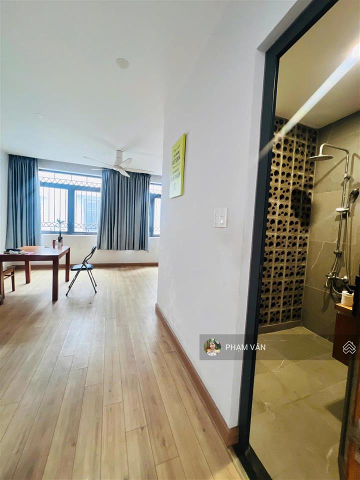 Nhà 1 trệt 3 lầu  mặt tiền tiện kinh doanh/ văn phòng/ spa, show room  đường 20m có vỉa hè