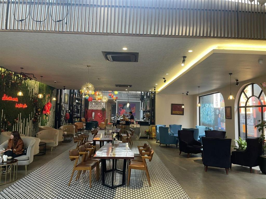 Cho thuê nhà mặt phố trần thái tông 200m2 x 2 tầng, mt 10m, thông sàn, vỉa hè rộng, mọi mô hình