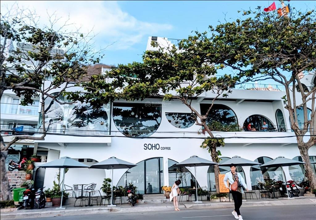 Cho thuê nhà mặt phố xuân la  đoạn đẹp cực dễ kinh doanh. 200m² x 2 tầng.