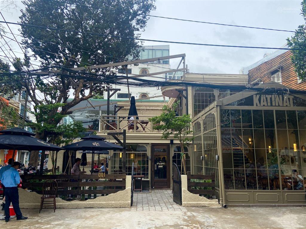 Siêu phẩm! cho thuê nhà mặt phố hoàng cầu  biệt thự sân vườn view hồ hoàng cầu cực đỉnh.