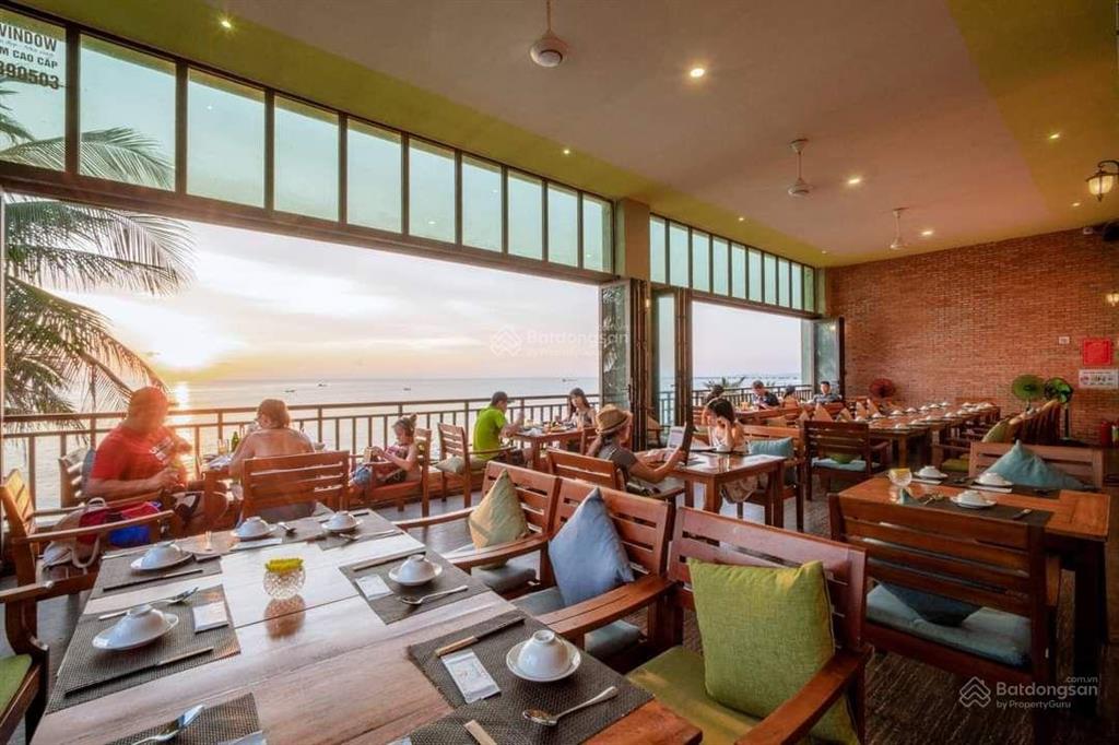 View hồ tây  cho thuê nhà mặt phố quảng an 200m2 x 3 tầng + sân rộng, mt 10m, khu vực khách tây