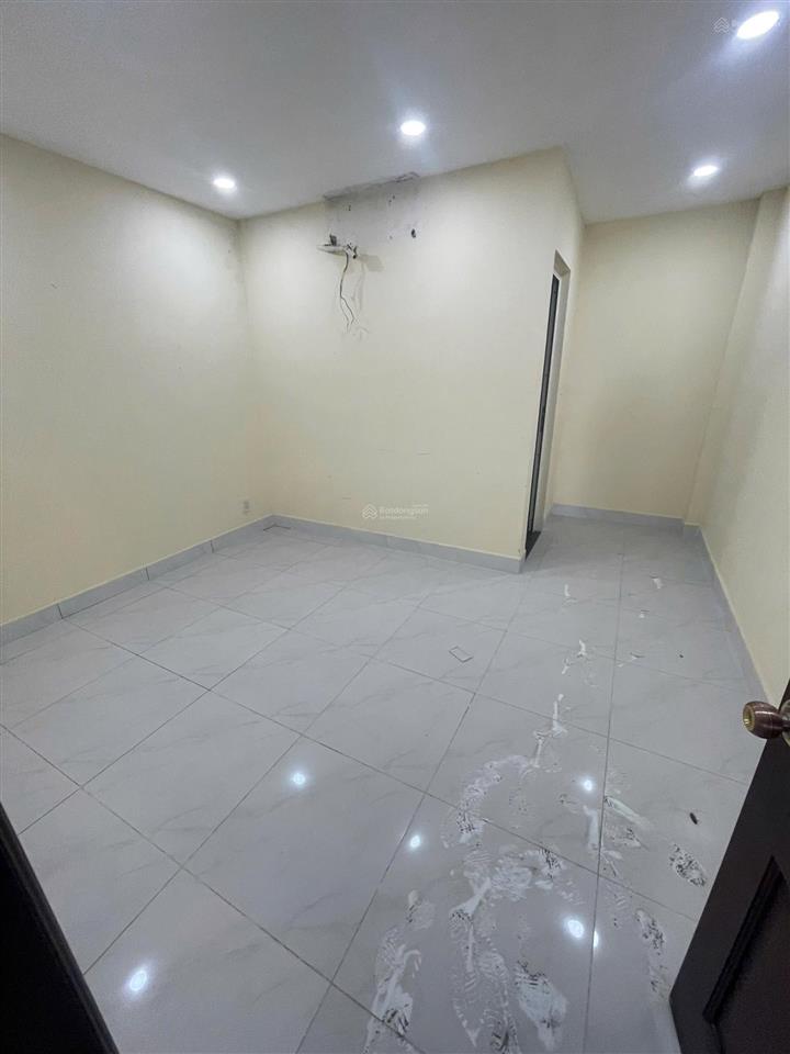 Đường rộng 12m  xe tải quay đầu  chỉ 6 tỷ  3 tầng ngay đường ụ ghe, p. tam phú