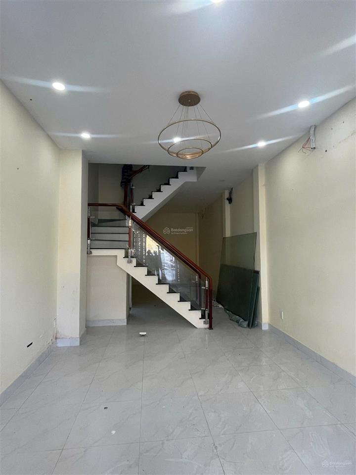 Đường rộng 12m  xe tải quay đầu  chỉ 6 tỷ  3 tầng ngay đường ụ ghe, p. tam phú