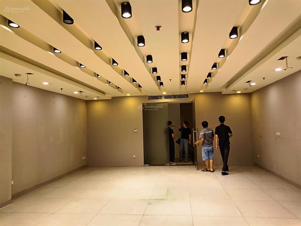 Cho thuê mặt bằng phố xuân la  mặt tiền 12m, diện tích 200m2 x 2 tầng, thông sàn, riêng biệt