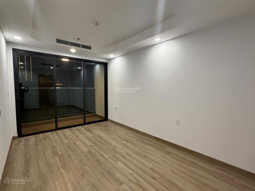 Cho thuê căn hộ 2pn 2vs nội thất cơ bản  full đồ đẹp. giá từ 20 triệu/tháng. miễn phí dv 1 năm.