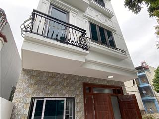 Hàng cực kì hiếmcả hà nội chắc chỉ còn duy nhất căn này 40m2 4 tầng mặt ngõ rộng, giá chỉ 2. x tỷ