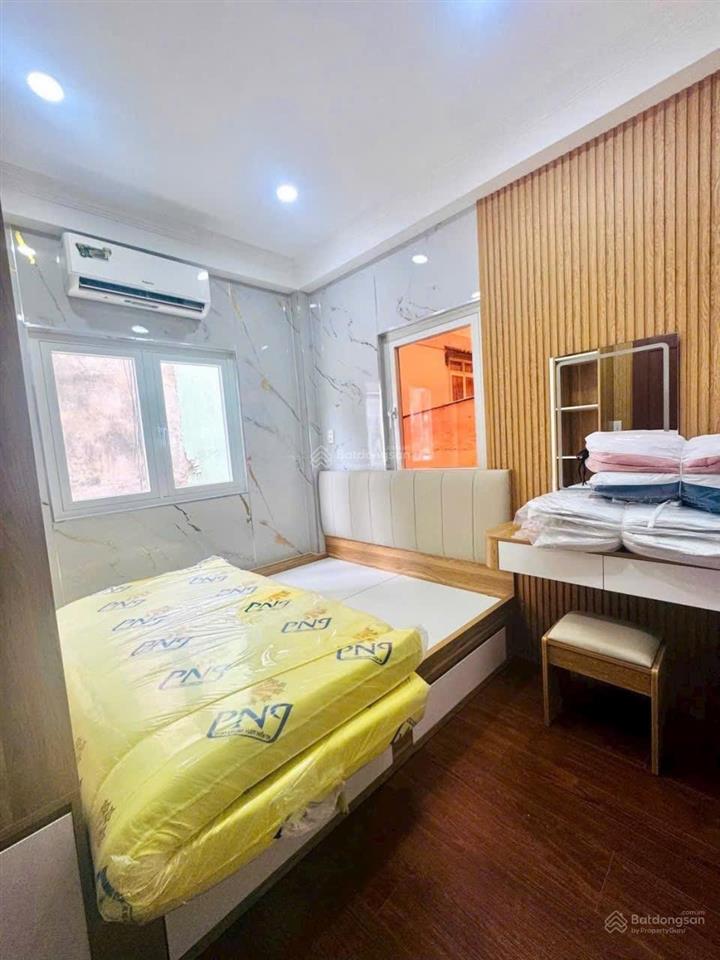 Bán nhà bà huyện thanh quan 16.9m²  hẻm gần mặt tiền  1 trệt 3 lầu  full nội thất  giá 4.68 tỷ