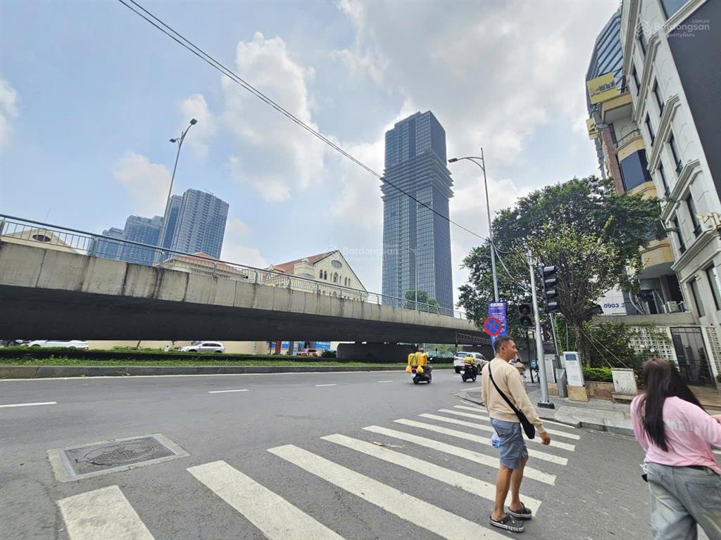 1500m2 ngang 15m 8 tầng góc 1 lý tự trọng tôn đức thắng