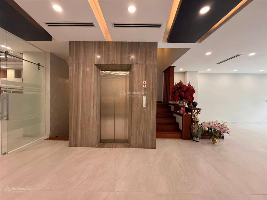 Thật 1200m2 7 tầng ngang 8m góc hai bà trưng lý chính thắng