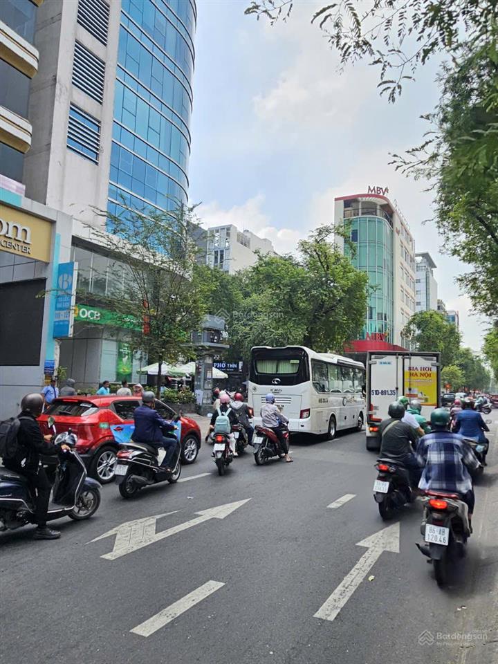 Kế góc 2mt võ văn tần 11 tầng ngang 10m 2000m2