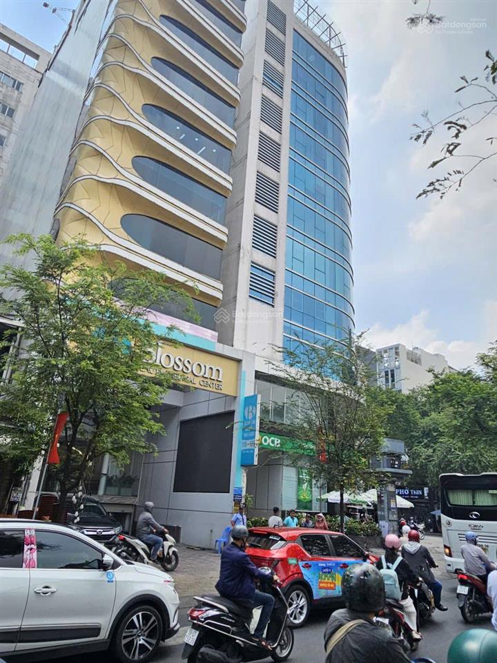 Kế góc 2mt võ văn tần 11 tầng ngang 10m 2000m2