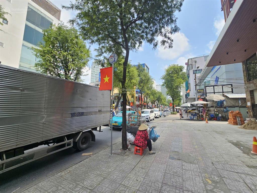 Kế góc 2mt võ văn tần 11 tầng ngang 10m 2000m2