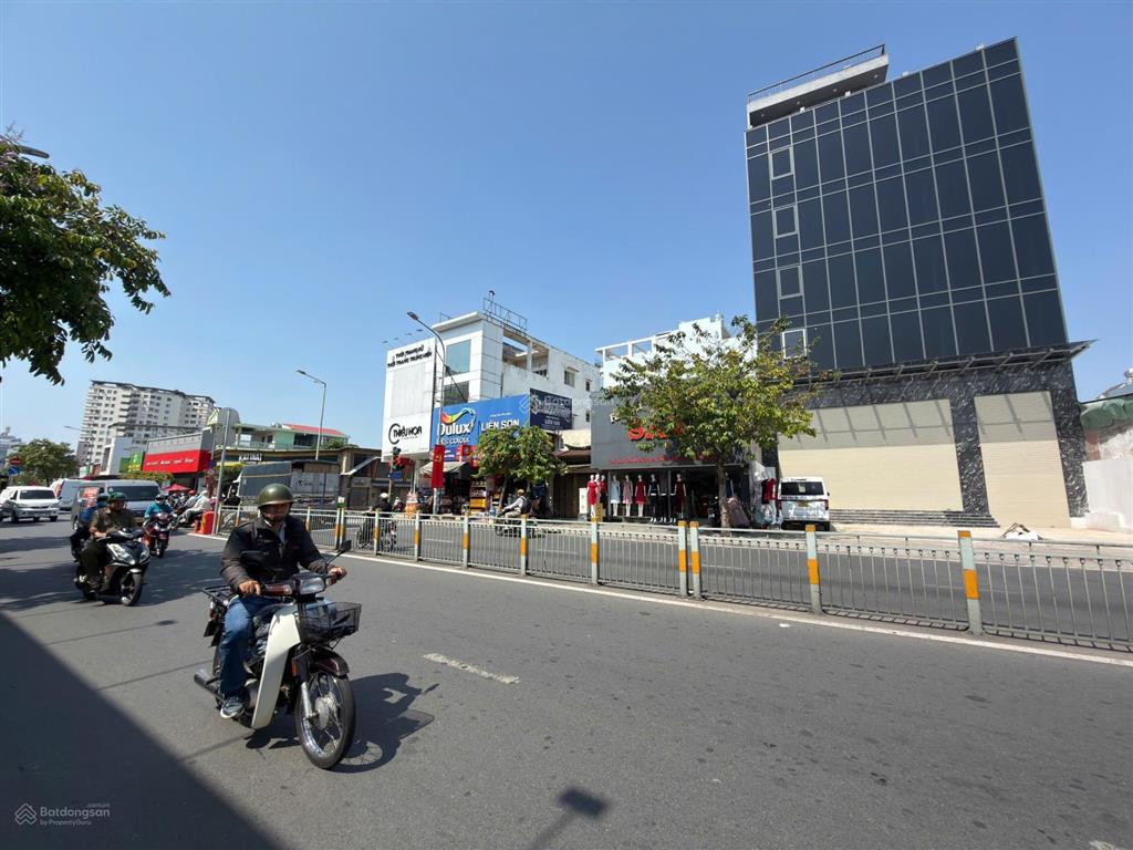 Tòa nhà mặt tiền lũy bán bích tân phú