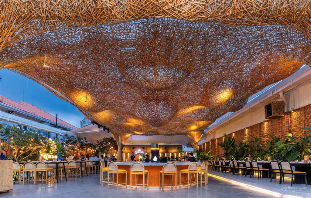 Ngang 20m 2t 1000m2 xuân thủy tiện cf nhà hàng