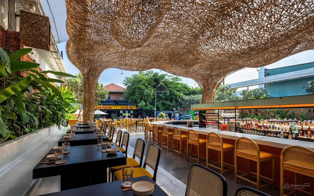 Ngang 20m 2t 1000m2 xuân thủy tiện cf nhà hàng