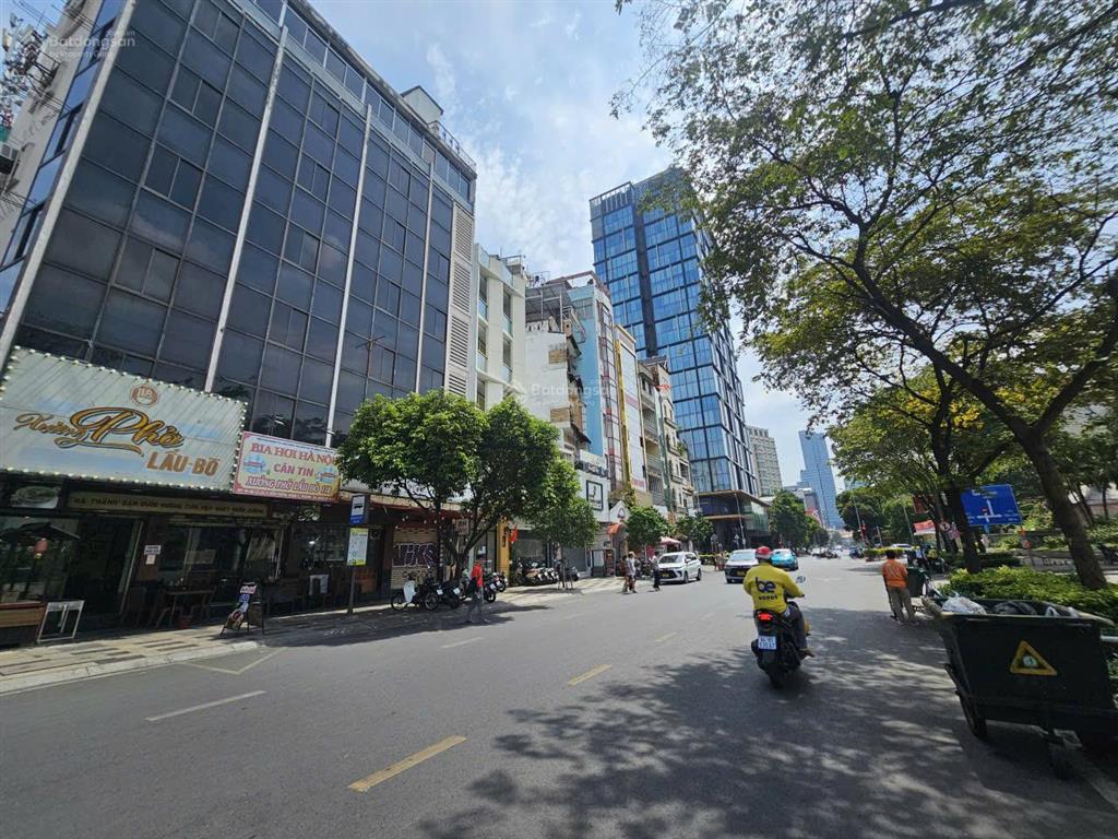 Ngang 13m, tầng, thang máy, dtsd 240m2, 94 lê lai, ngay chợ bến thành