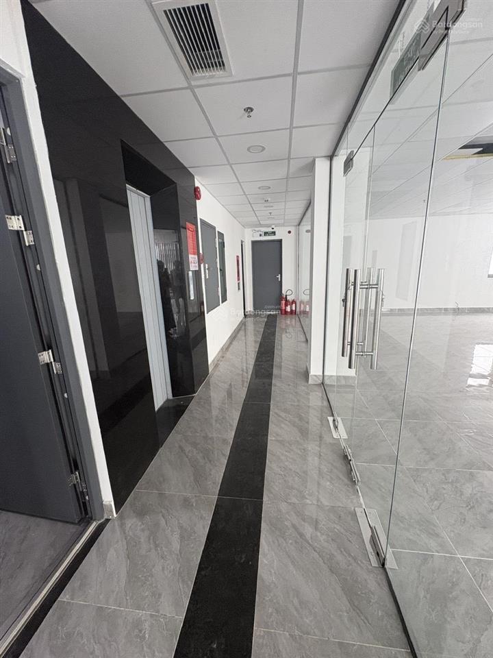 Ngang 14m 8 lầu 1800m2 mới xây ngay hồ xuân hương
