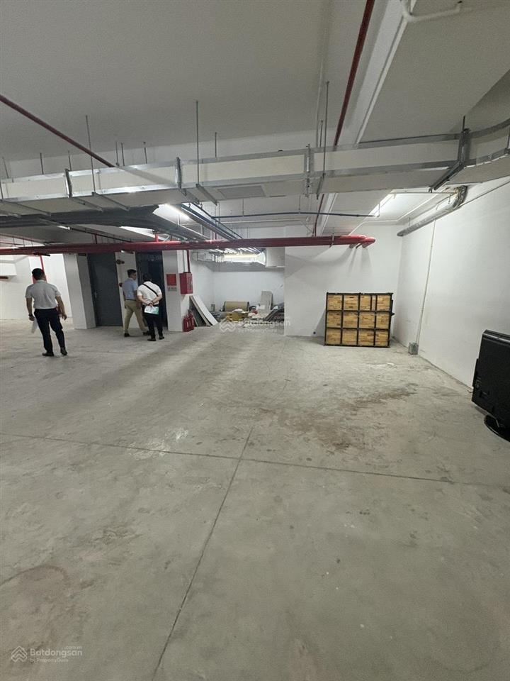 Ngang 14m 8 lầu 1800m2 mới xây ngay hồ xuân hương