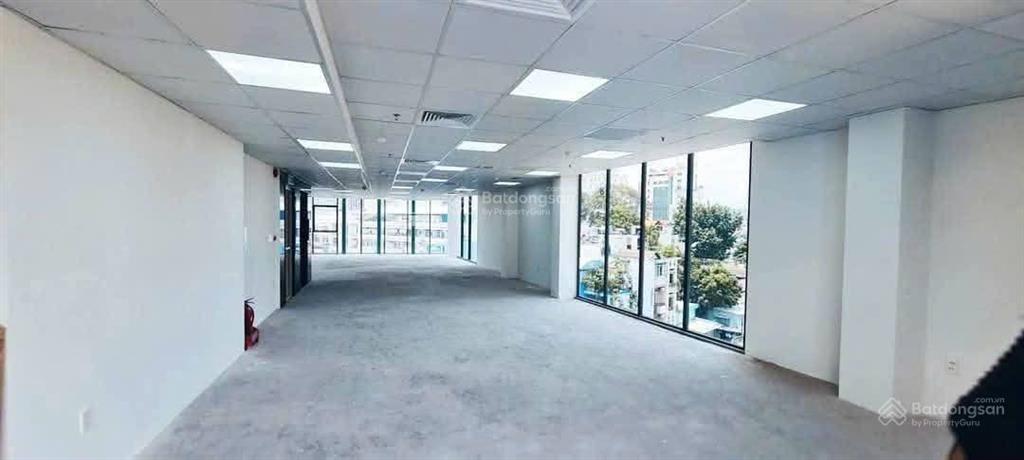 Cho thuê tòa nhà 40a hoàng việt, quy mô lớn vị trí đẹp