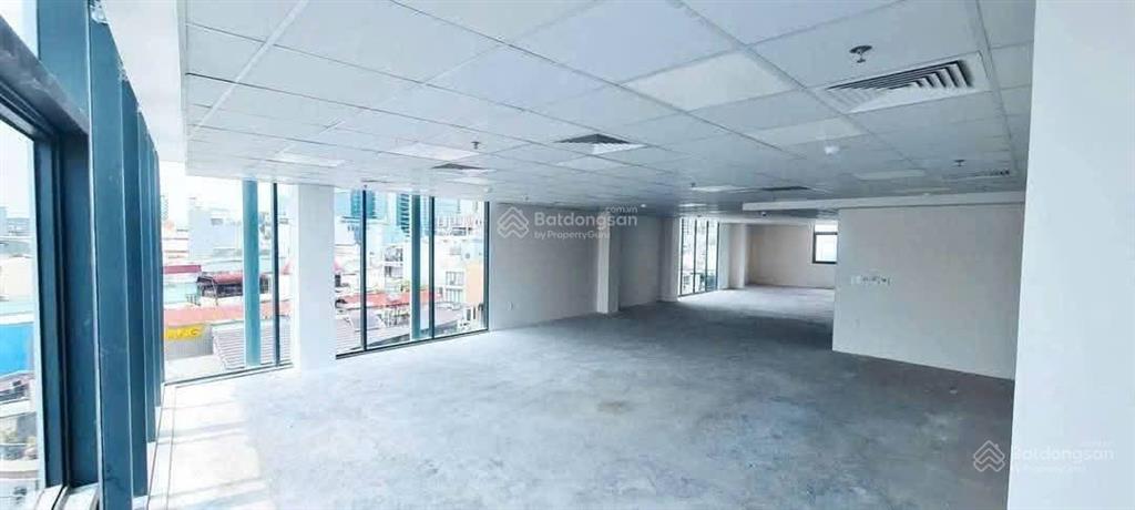 Cho thuê tòa nhà 40a hoàng việt, quy mô lớn vị trí đẹp