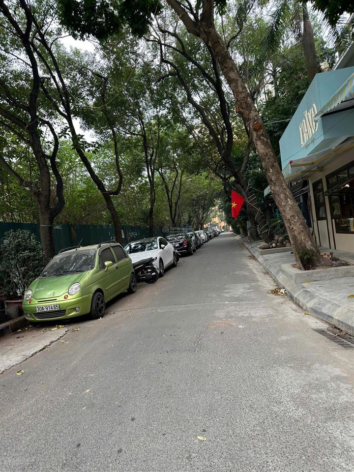 Cho thuê nhà riêng phân lô ngõ 46 quan nhân thanh xuân 90m² x 3 tầng, đường 3 làn ô tô. giá 28tr