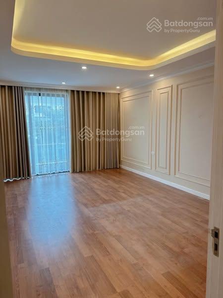 Nhà riêng nguyên căn võ chí công có thang máy thông sàn, dt 65m2 x 5 tầng, nhà mới giá 22tr/th