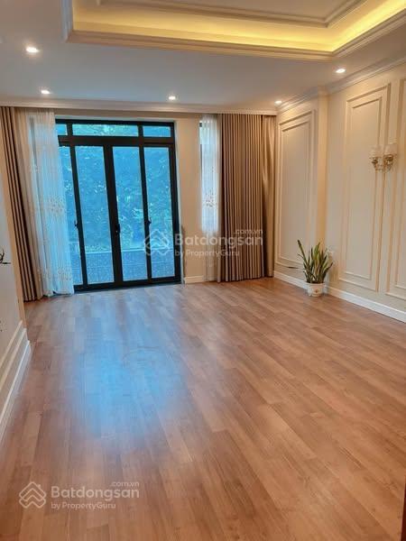 Nhà riêng nguyên căn võ chí công có thang máy thông sàn, dt 65m2 x 5 tầng, nhà mới giá 22tr/th