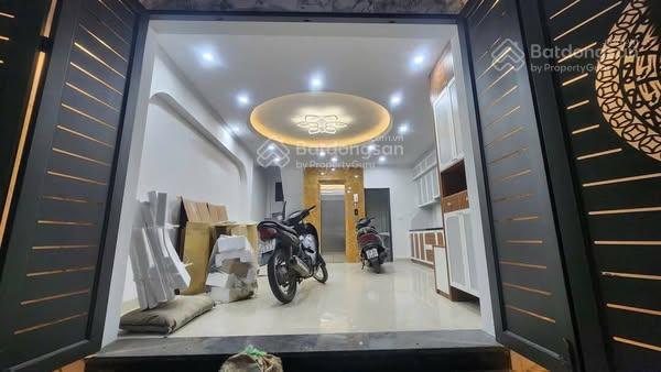 Nhà riêng nguyên căn võ chí công có thang máy thông sàn, dt 65m2 x 5 tầng, nhà mới giá 22tr/th