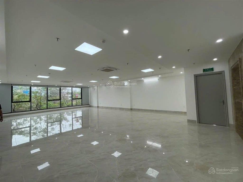 Siêu phẩm ! nhà riêng nguyên căn quan nhân hoàng ngân 120m x 6 tầng, thông sàn, thang máy 70tr/th