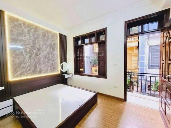 Cho thuê nhà mới tinh trần duy hưng có thang máy, 45m² x 6 tầng, thông sàn, full đồ ở gđ, vp, kdonl