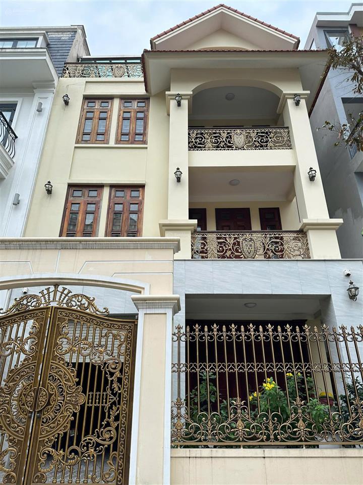 Cho thuê biệt thự lạc long quân tân hồ, 100m² x 4 tầng, mt 8m, đường 3 làn ô tô tránh đỗ giá 30tr