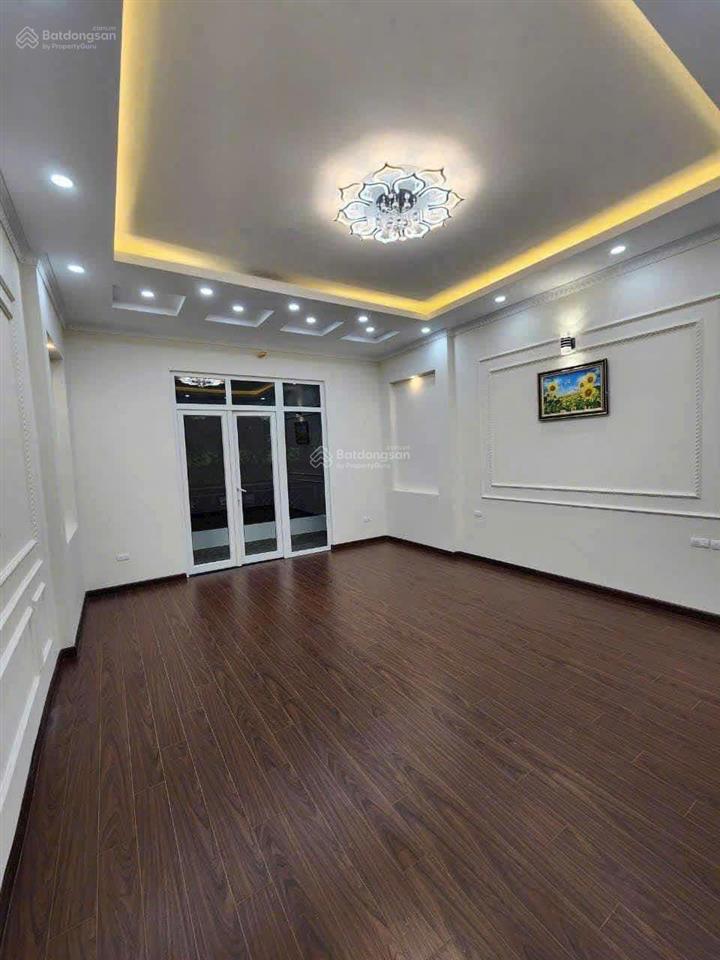 Cho thuê biệt thự lạc long quân tân hồ, 100m² x 4 tầng, mt 8m, đường 3 làn ô tô tránh đỗ giá 30tr