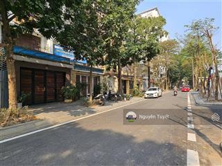 Tôi cho thuê nhà phân lô vũ phạm hàm  trung kính 120m x 5 tầng  ô tô đỗ  ngõ thông giá thuê 35tr