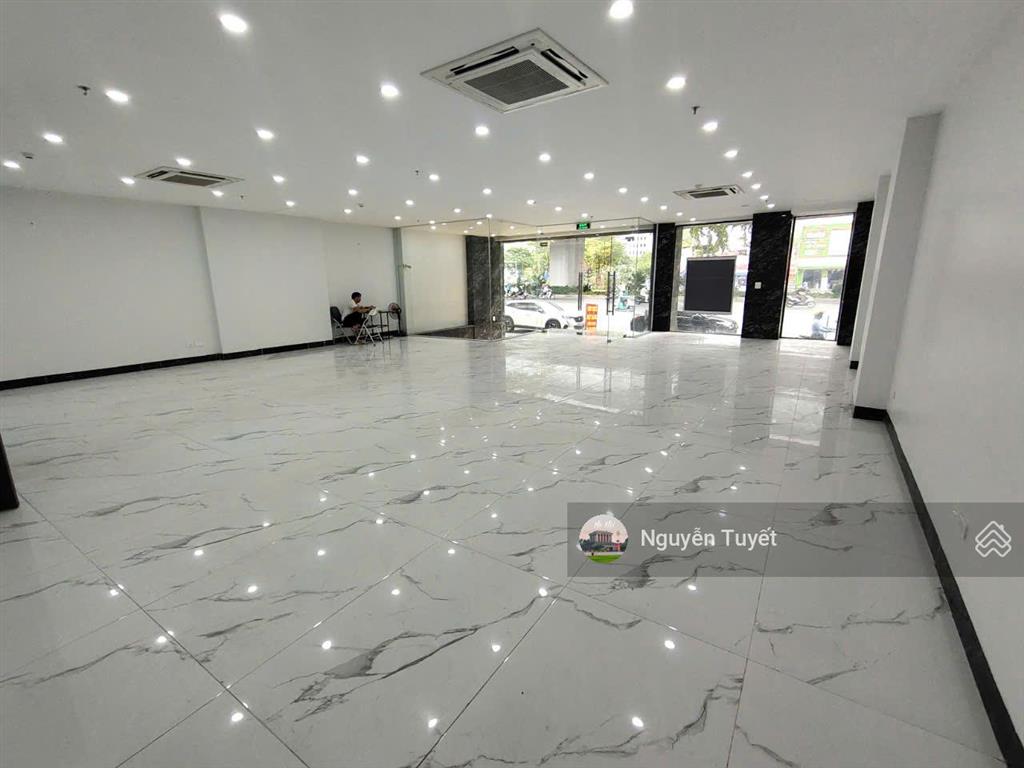 Cho thuê nhà hoàng cầu đống đa 85 m 5 tầng, 2 mt rộng 15m  phân lô nhà mới tinh 100% giá 30tr