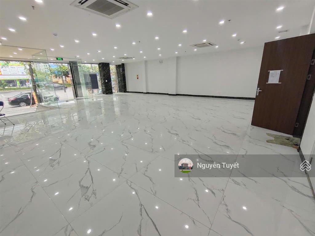 Cho thuê nhà hoàng cầu đống đa 85 m 5 tầng, 2 mt rộng 15m  phân lô nhà mới tinh 100% giá 30tr