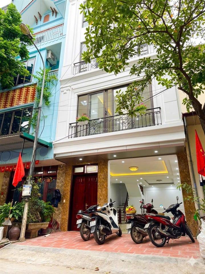 Cho thuê nhà hoàng cầu đống đa 85 m 5 tầng, 2 mt rộng 15m  phân lô nhà mới tinh 100% giá 30tr