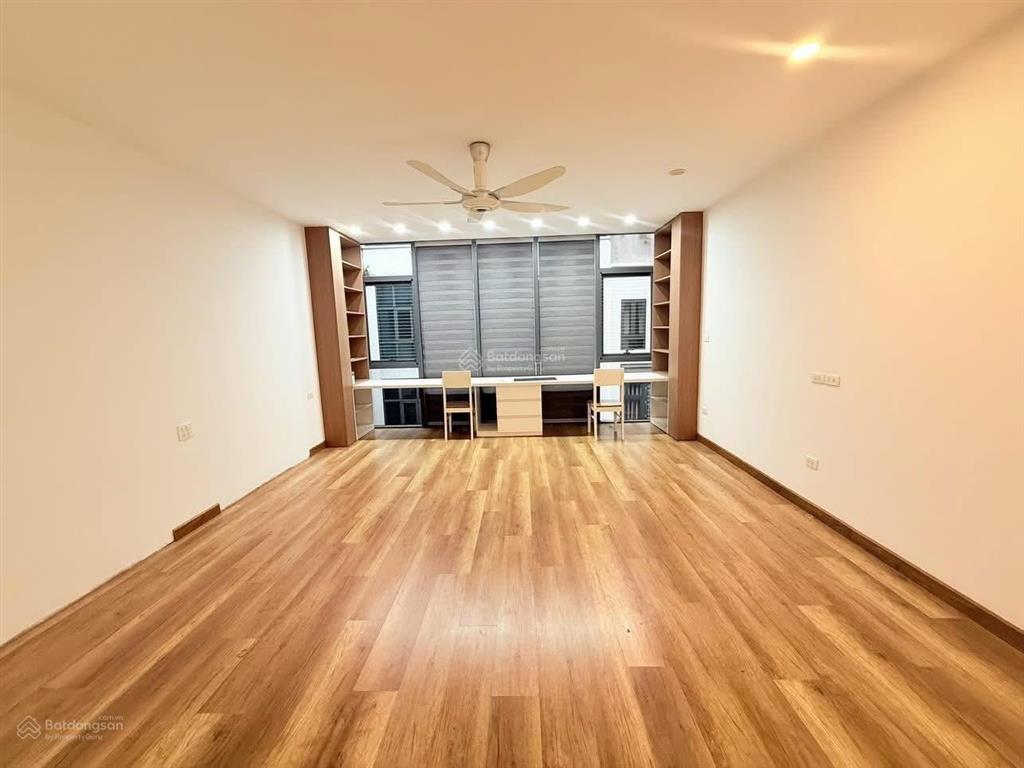 Cho thuê nguyên căn pháo đài láng đống đa dt 55m * 5 tầng ô tô đỗ cửa, ngõ thông giá thuê 18tr