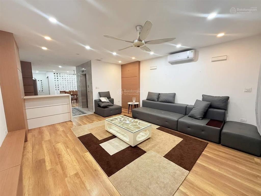 Cho thuê nguyên căn pháo đài láng đống đa dt 55m * 5 tầng ô tô đỗ cửa, ngõ thông giá thuê 18tr