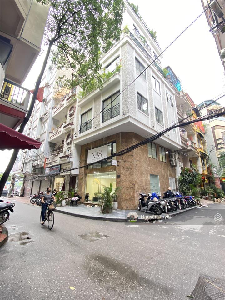 Cho thuê nhà lô góc láng hạ  đống đa nhận diện khủng 80m2 x 5 tầng, mt 13m, đường thông, giá 30tr