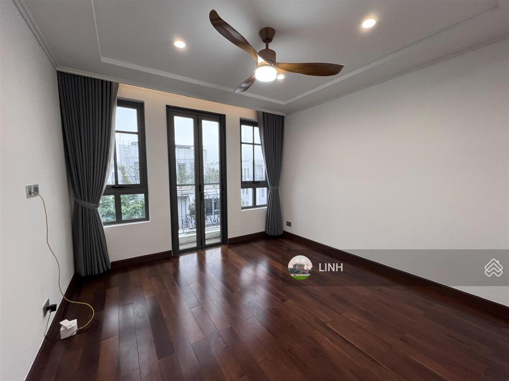 Cho thuê nhà riêng nguyên căn ngõ 54 nguyễn thị định ô tô đỗ  giá thuê 20tr/th