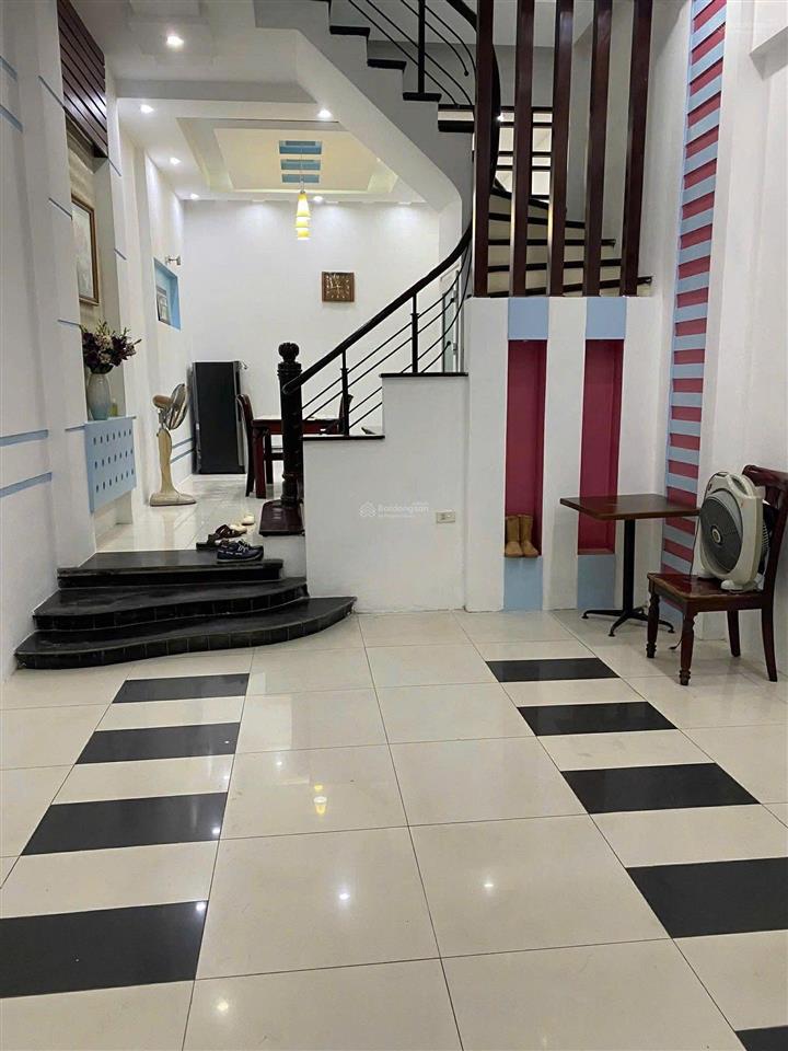 Cho thuê nhà nguyên hồng, láng hạ, huỳnh thúc kháng 55m2 5 tầng, phân lô ô tô thông bàn cờ, 18tr/th