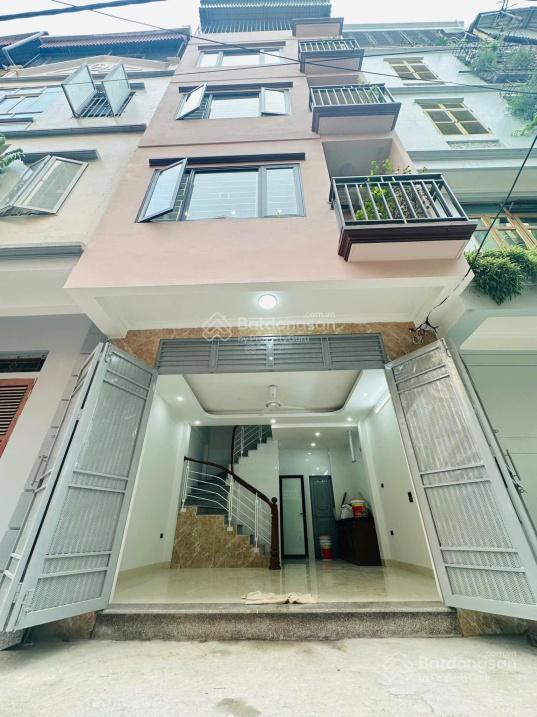 Chính chủ cho thuê nhà nghĩa đô  hoàng quốc việt 55m2 x 5t, phân lô thông thoáng, ô tô đỗ, 18tr/th